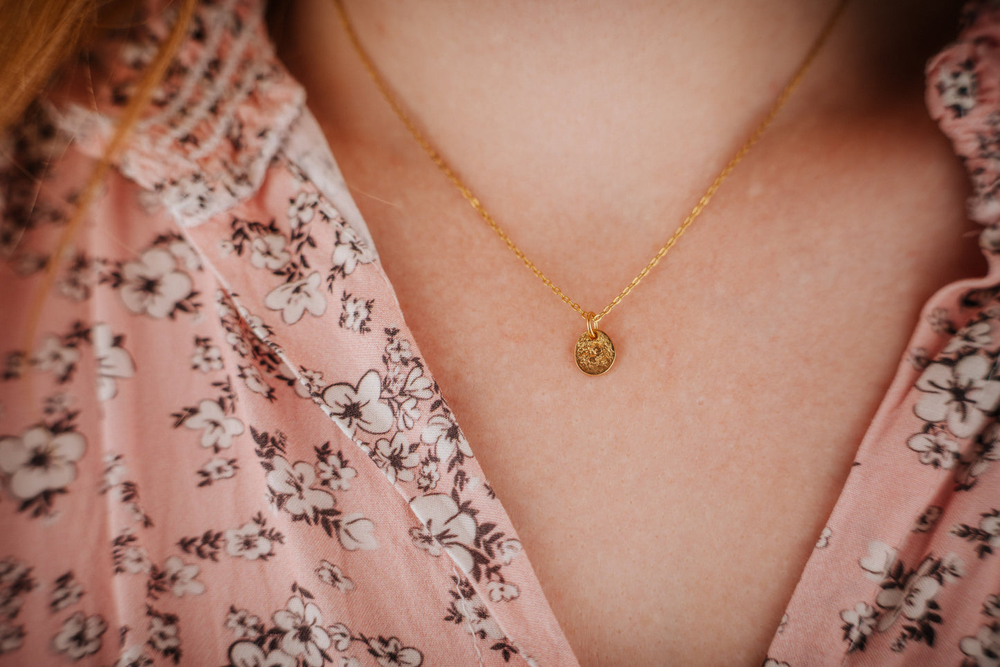 die Unrunden S - Kette mit Anhänger GOLD
