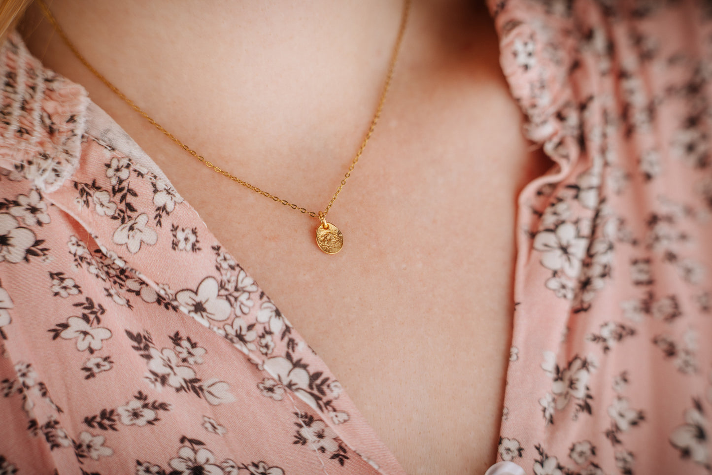 die Unrunden S - Kette mit Anhänger GOLD