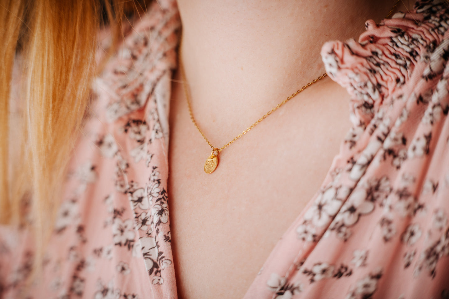 die Unrunden S - Kette mit Anhänger GOLD