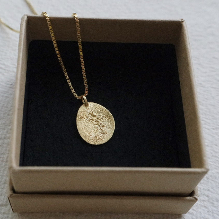 die Unrunden M - Kette mit Anhänger GOLD