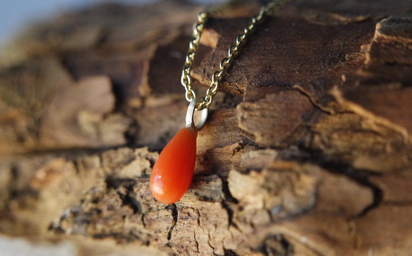 Koralltropfen - Goldkette